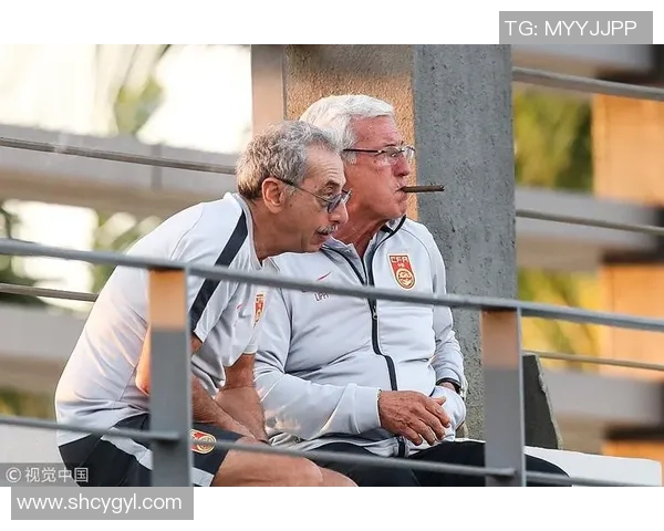 足球明星与雪茄的奢华生活揭秘你不知道的球场背后故事